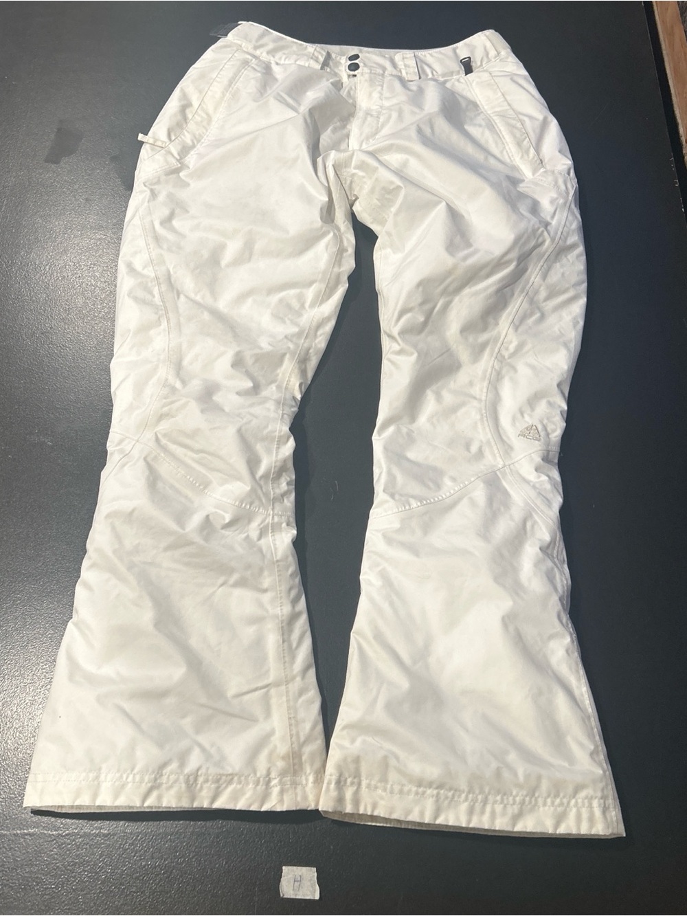 Women’s Nike acg snowboarding pants